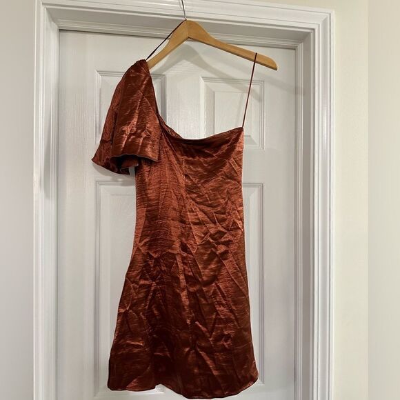 ASTR Synthetic Crystalyn Ruffle One Shoulder Dress size XS NWOT - Picture 3 of 5